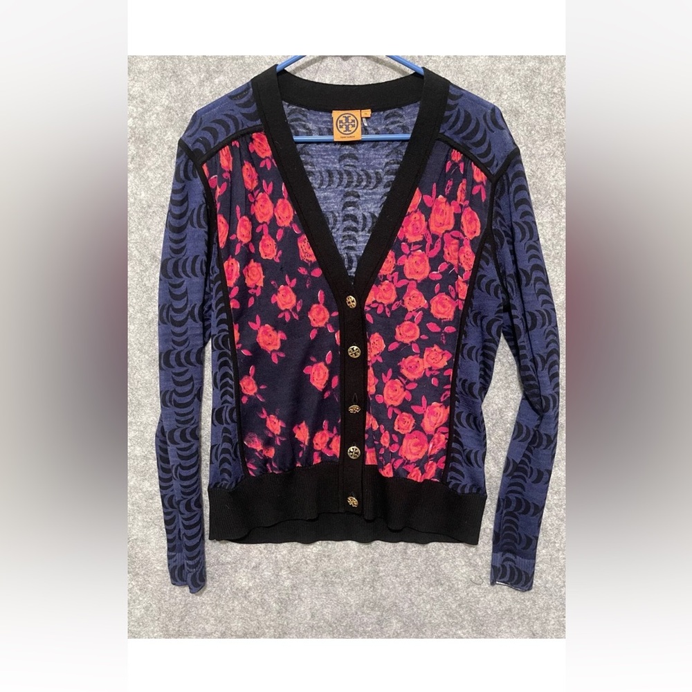😎😎😎😎😎😎SOLD😀😀😀😀TORY BURCH Blouse or sweater. Beautiful worn alone.